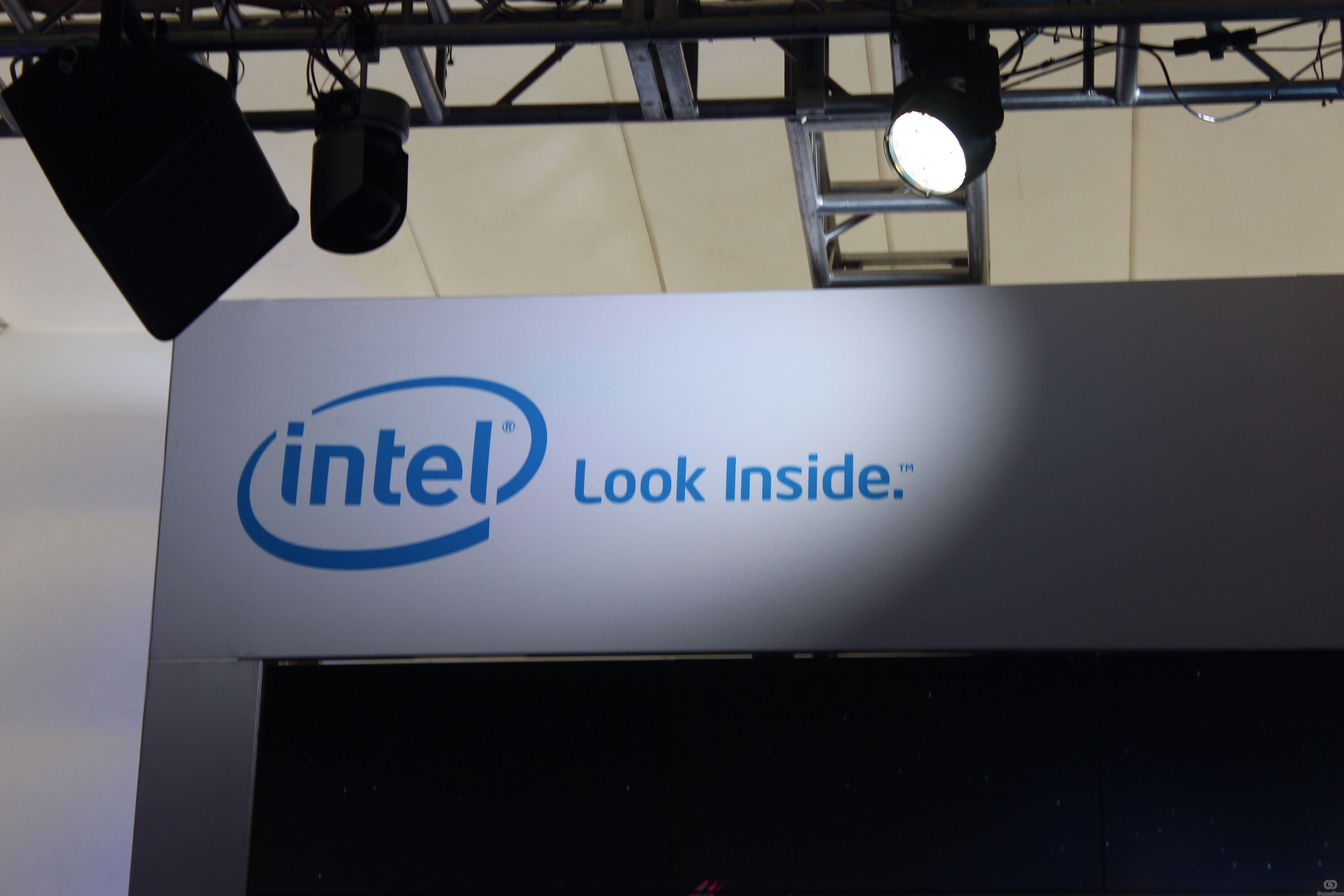 insertLinkedImg